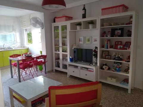 Communal lounge/ TV room, Kitchen or kitchenette