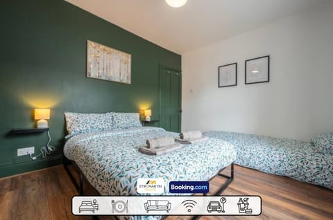 Bed, Photo of the whole room, Bedroom, Text overlay