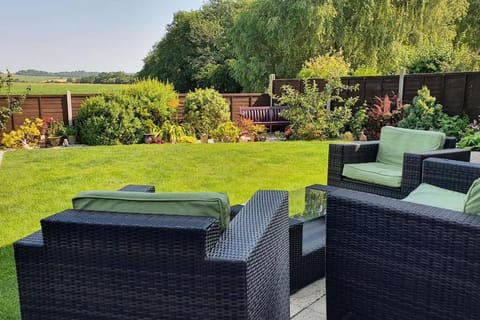 Patio, Spring, Day, Garden, Seating area, Garden view