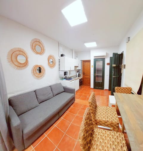 TV and multimedia, Kitchen or kitchenette, Living room, Photo of the whole room, Seating area, Dining area, internet, minibar, stove, air conditioner