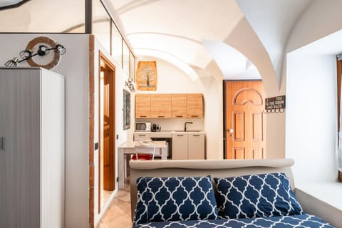 Kitchen or kitchenette, Living room, Seating area, Dining area, oven, pet friendly, stove