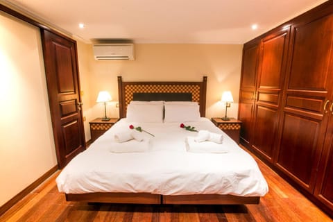 Bed, Bedroom, wardrobe, air conditioner
