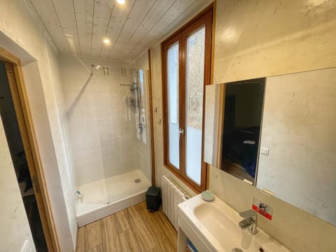 Reflet Bleu du Lac d'Annecy 3 étoiles - Face au lac, Parking gratuit, Paddle board Apartment in Doussard