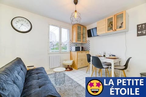 Kitchen or kitchenette, Living room, Seating area, Dining area, Text overlay, Breakfast, dishwasher, minibar, pet friendly