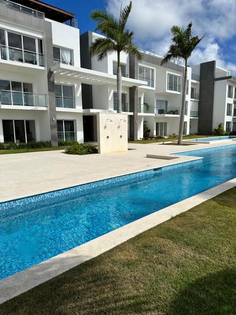 Property building, Pool view, Swimming pool