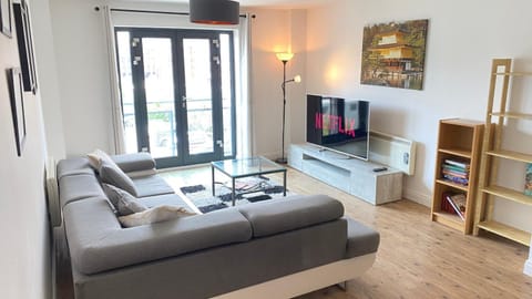 Communal lounge/ TV room, Living room, Seating area