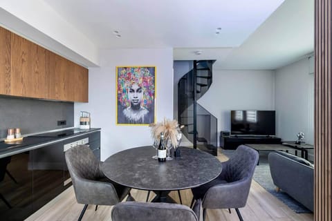 TV and multimedia, Kitchen or kitchenette, Seating area, Dining area