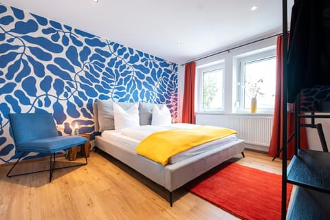 Bed, TV and multimedia, Photo of the whole room, Seating area, Bedroom