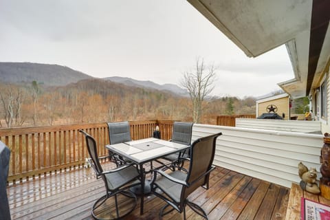 Mtn-View Condo with Lookout Deck in Banner Elk! Apartment in Seven Devils