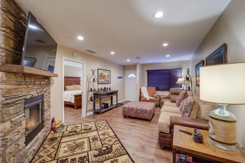 Mtn-View Condo with Lookout Deck in Banner Elk! Apartment in Seven Devils