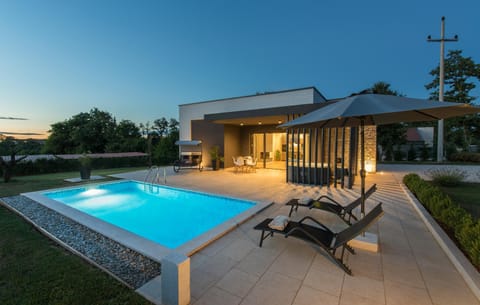 Property building, Patio, Natural landscape, Garden, Garden view, Pool view, Swimming pool, Sunset, sunbed