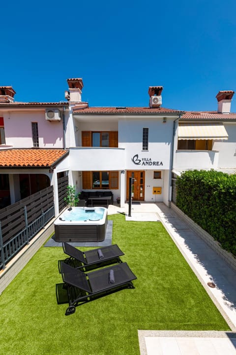 Patio, Facade/entrance, Garden, Balcony/Terrace