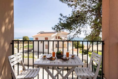 Natural landscape, View (from property/room), Balcony/Terrace, Sea view