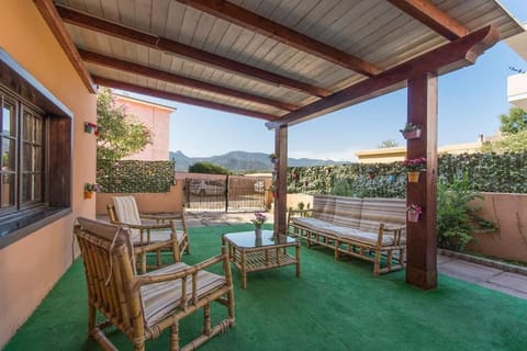 Villetta caposchiera con giardino a Villasimius Villa in Villasimius