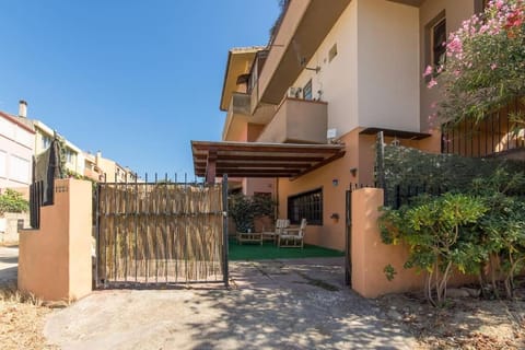 Villetta caposchiera con giardino a Villasimius Villa in Villasimius