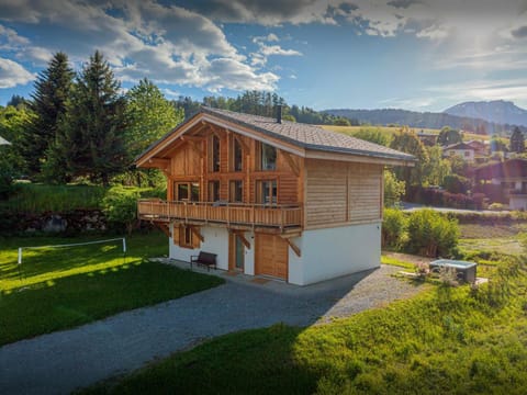 Property building, Day, Natural landscape, Summer, Garden, Garden view, Mountain view