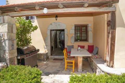 Traditional Villa with pool in Sfakia Apartment in Crete