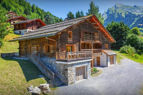 Property building, Day, Natural landscape, Summer, Mountain view