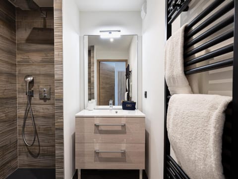 Neuf et Ensoleillé, 2P + Cabine, Proche Centre et Pistes, Balcon, Wifi, Parking - FR-1-575-172 Cabin in Saint-Bon-Tarentaise