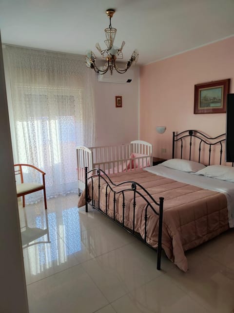 Bedroom, air conditioner