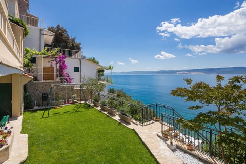Property building, Day, Garden, Garden, Sea view