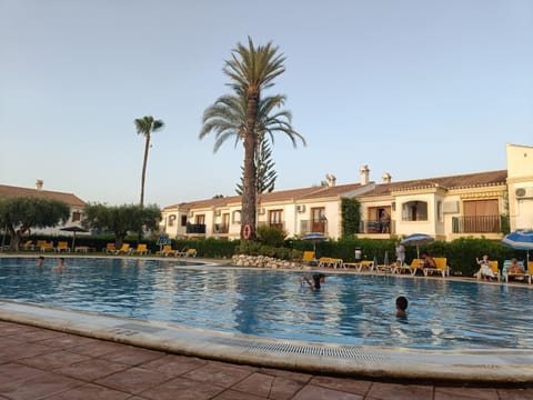 Swimming pool, sunbed