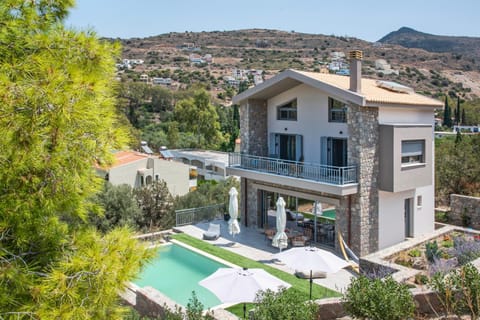 Property building, Spring, Day, Natural landscape, Mountain view, Pool view, Swimming pool, sunbed