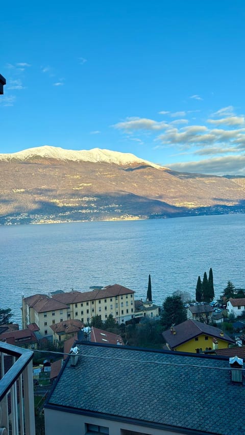 View (from property/room), Lake view, Landmark view