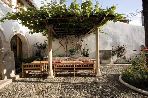 Facade/entrance, Balcony/Terrace