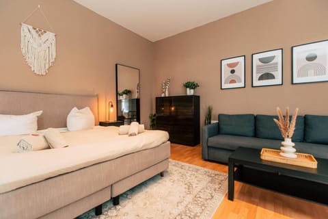 Bed, Photo of the whole room, Seating area, Bedroom