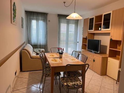 Appartamento tranquillo con patio e piscina Apartment in San Vincenzo