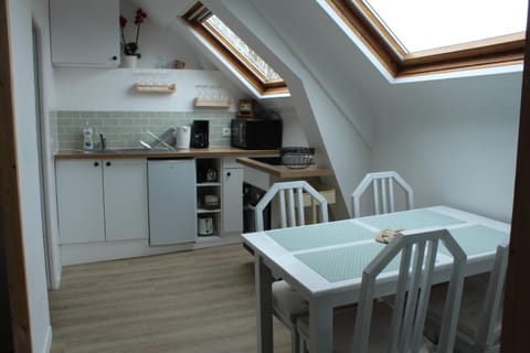 Kitchen or kitchenette, Dining area, minibar, pet friendly, stove