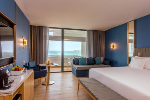 Photo of the whole room, Bedroom, Sea view