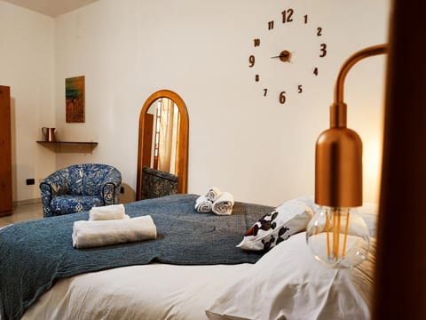 Bedroom, towels
