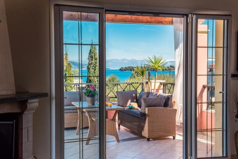 Natural landscape, View (from property/room), Balcony/Terrace, Seating area, Sea view