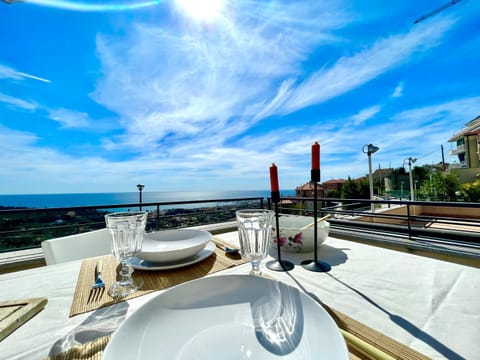 Day, Natural landscape, View (from property/room), Balcony/Terrace, Dining area, Sea view