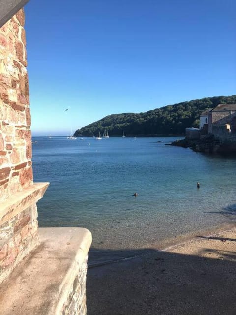 The View, Kingsand, luxurious seafront penthouse apartment with sun trap balcony and incredible sea views Apartment in Kingsand