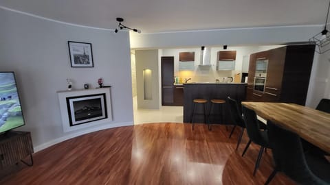 Kitchen or kitchenette, Living room, Dining area, minibar