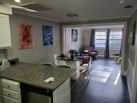 Beautiful cottage near Lake Louisa & mins from Disney, Vehicle Rental Available House in Clermont