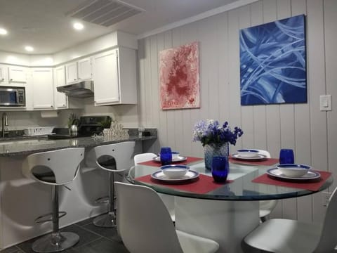 Beautiful cottage near Lake Louisa & mins from Disney, Vehicle Rental Available House in Clermont