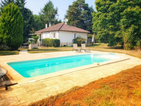 Property building, Spring, Day, Garden, Cycling, Garden view, Pool view, Swimming pool, sunbed