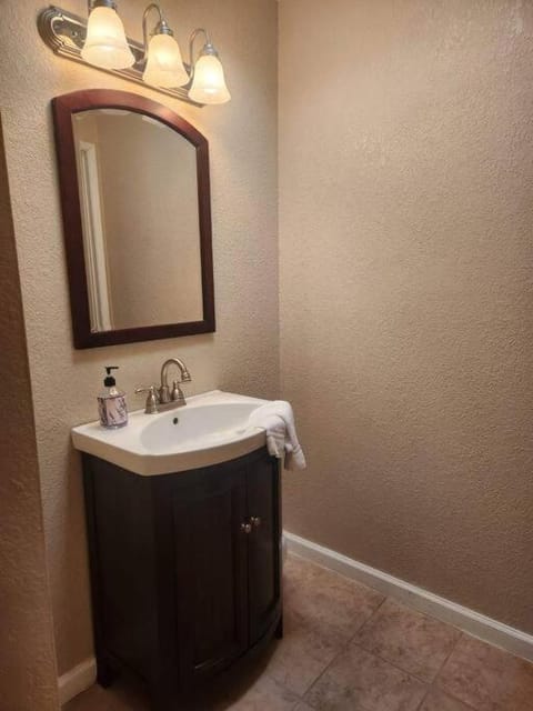 Southwestern charm - minutes from everything 3/2 House in Sierra Vista