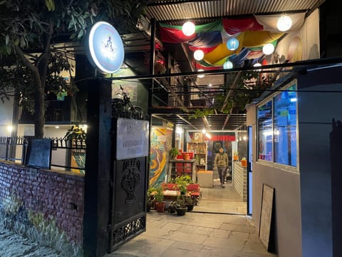 Facade/entrance, Night