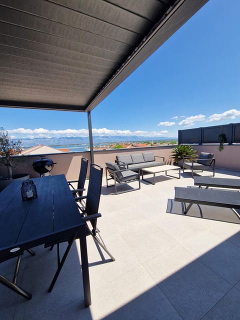 Natural landscape, View (from property/room), Balcony/Terrace, Seating area, Dining area, Mountain view