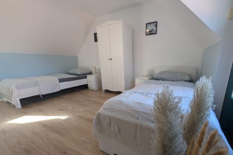 Bed, Photo of the whole room, Bedroom, wardrobe