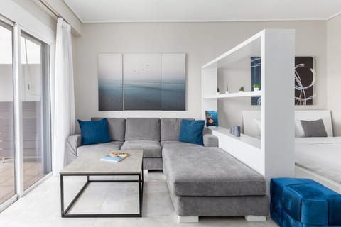 Bed, Living room, Photo of the whole room, Seating area, Bedroom