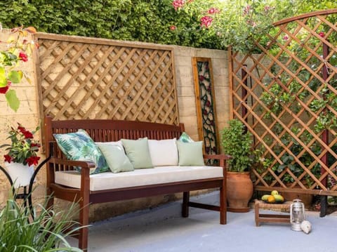 Spring, Day, Balcony/Terrace, Seating area