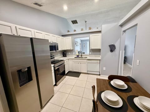 Grand Deluxe Pines 3BR Pool Home near Disney House in Davenport