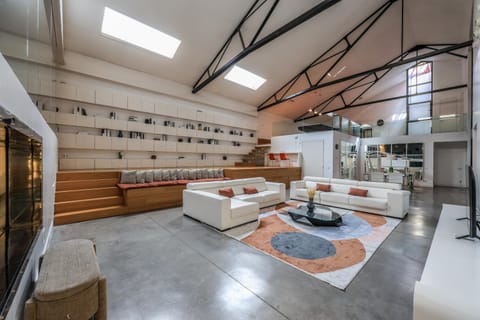 Communal lounge/ TV room, Living room, Seating area