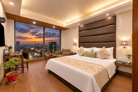 Bed, TV and multimedia, Living room, Photo of the whole room, Seating area, Bedroom